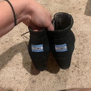 TOMS black ankle booties size 6.5 worn only twice